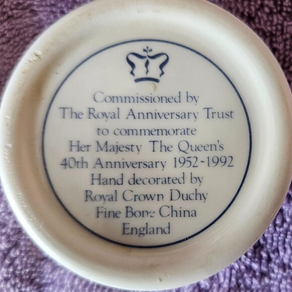 Queen Elizabeth II Lidded Trinket Box - Picture 4 of 4